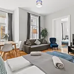 Three Bedrooms - 69 M² - 4 Min To U4 Metro Station