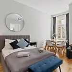 Three Bedrooms - 69 M² - 4 Min To U4 Metro Station