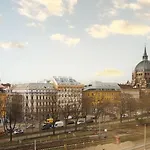 Modern Vienna Apartment In Prime Location