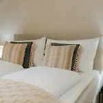 Comfy Apt For 4-6, 5 Min To Center, No Lift Currently