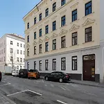 Modern Wohnen Im Renovierten Stil-Altbau