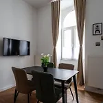 Sleek 1Br Flat Near Center By Hm