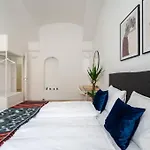 Family 2Br Oasis Steps From City By Hm