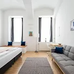 Family 2Br Oasis Steps From City By Hm