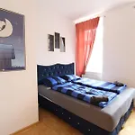 Zx Triple Room In Meidling