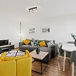 Stylish Apartment I 70Qm2 I Close To The U6 Subway