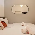Cozy & Central 2 Bedroom Apartment