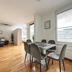 Feelhome-Prater-Ausblick-Terrasse-6 Gaeste-Wifi-Smart Tv