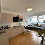 Central & Modern In Trendy Area L Hg22