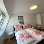 Central & Modern In Trendy Area L Hg22