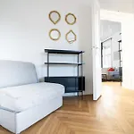 Rochus Stylish Stays