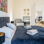 Rochus Stylish Stays