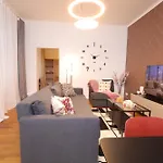Ruby Holiday Home With Patio