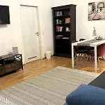 Casa Nostra - Ruhige Stadtwohnung Mit Balkon