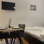 Cozy-5-Person Apartment In Vienna 5