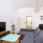 Spacious Austrian Style Apartment Close To City Center Landstrasse
