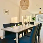 Modern 150 M2 Maisonette - Private Garden & Free Parking