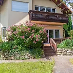 Comfortable Rooms In A Beautiful House Gd
