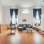 117 M² Near Nussdorferstrasse