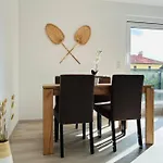 Sunny Modern Apartment With Balcony - Free Parking