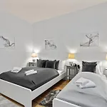 Modern Apartment Close To Center - 2Br
