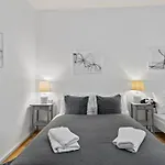 Modern Apartment Close To Center - 2Br
