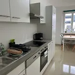 Elegant Viennese Apt 15 Min To City Center