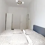 Central & Spacious Checkinvienna Apartment