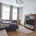Central & Spacious Checkinvienna Apartment