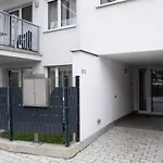 Modern Apartment With Garden Near City Center