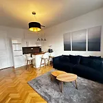 Luxury 3 Bedroom Apartment Near Schoenbrunn Palace