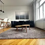Luxury 3 Bedroom Apartment Near Schoenbrunn Palace