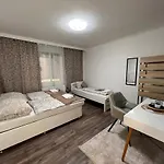 Roomino Apartment