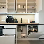 Chic 94M2 Apartment With A King-Size Bed