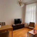 Studio & Apartments Near Reumannplatz