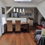 Ruhige, Grosse Ferienwohnung Am Muehlberg, Stadtrand