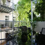 Spacious Cosy Apartment With A Balcony And A King-Size Bed 15 Minutes Away From Stephansdom