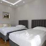 Charming 2-Room Apartment With Balcony, 15 Min To Center
