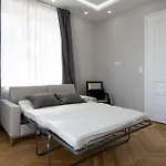 Charming 2-Room Apartment With Balcony, 15 Min To Center