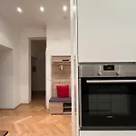 Quiet Apartment Next To Belvedere & Central Station