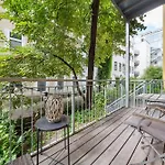 Central Vienna Apartment With Garden View