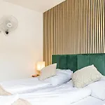 Chic 1Br And 1Lr With Kingbed, 9 Min To City Center Via Metro