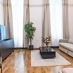 Stylish Apartment, Next To Schloss Belvedere