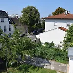 Central-Vintage Villa With Free Parking And 5Min Walk To Metro