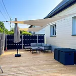Luxury Suburb House - Bright, Quiet, Beautiful