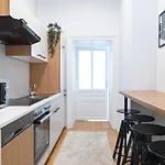 Spacious Apartment, 3 Min To U1 Reumannplatz