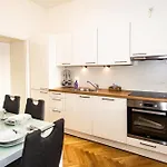 Raimond Apartment