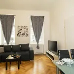 Raimond Apartment