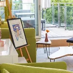 Skyline Apartment Mit Terrasse Close To Lakes