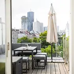 Skyline Apartment Mit Terrasse Close To Lakes